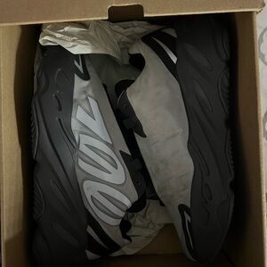 Yeezy Black and Gray Sneakers Sleek Design